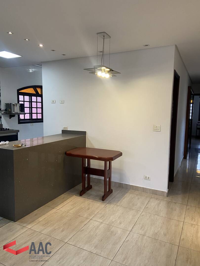 Casa para alugar com 2 quartos, 95m² - Foto 5